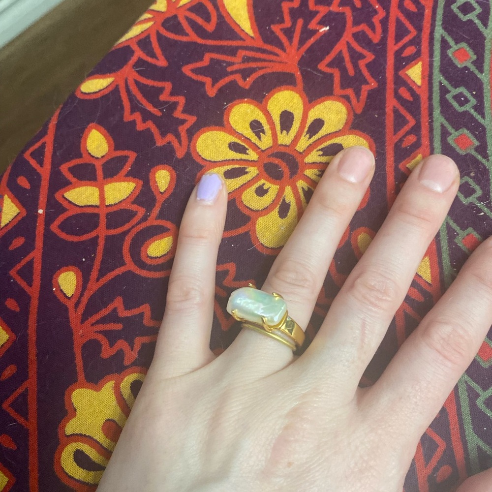 **NEW** Gold and Pearl Ring with Elegant Design